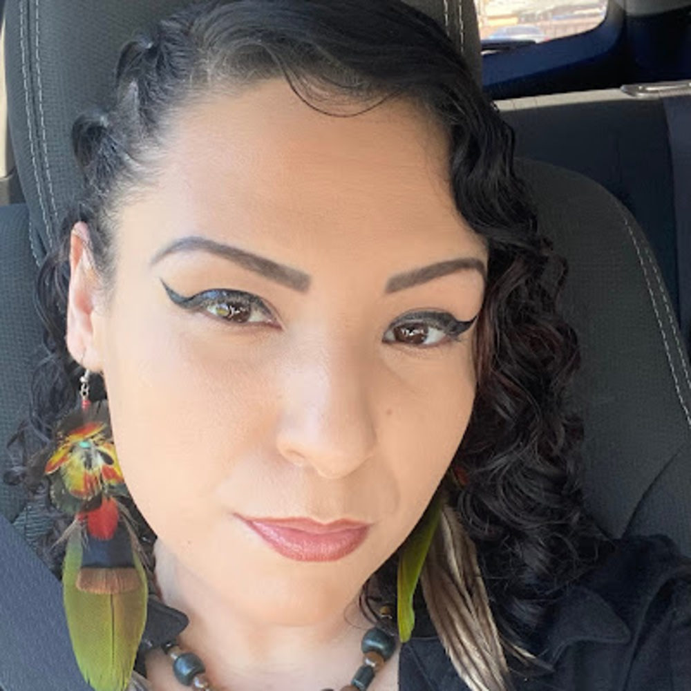 Meet your Posher, Yadira